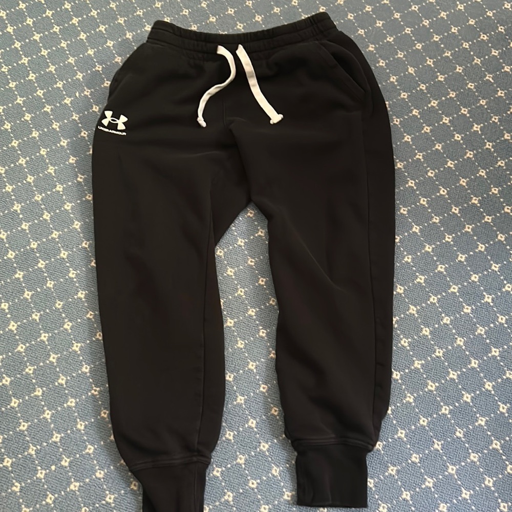 Black Under Armour jogger sweatpants